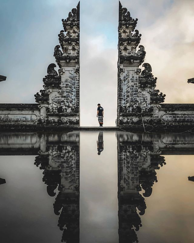 Balineanski hramovi su mjesta na kojima se dodiruju nebo i zemlja.