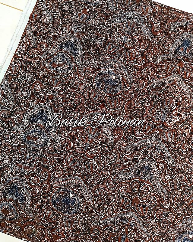 Batik Tulis Warna Alam motif Gajah Birowo latar Ukelan .