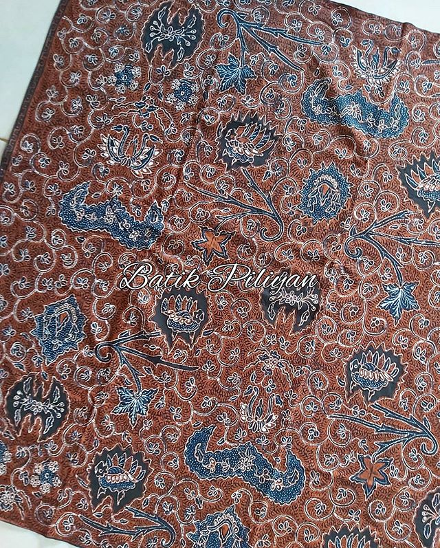 Batik Tulis Warna Alam motif Wahyu Tumurun .