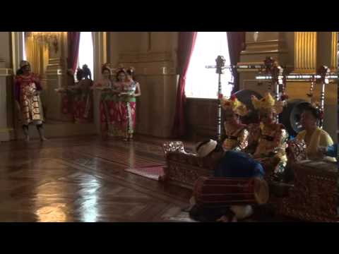 Ciaaattt…Balinese dance PENDET  at royal Palace Brussels, Belgium