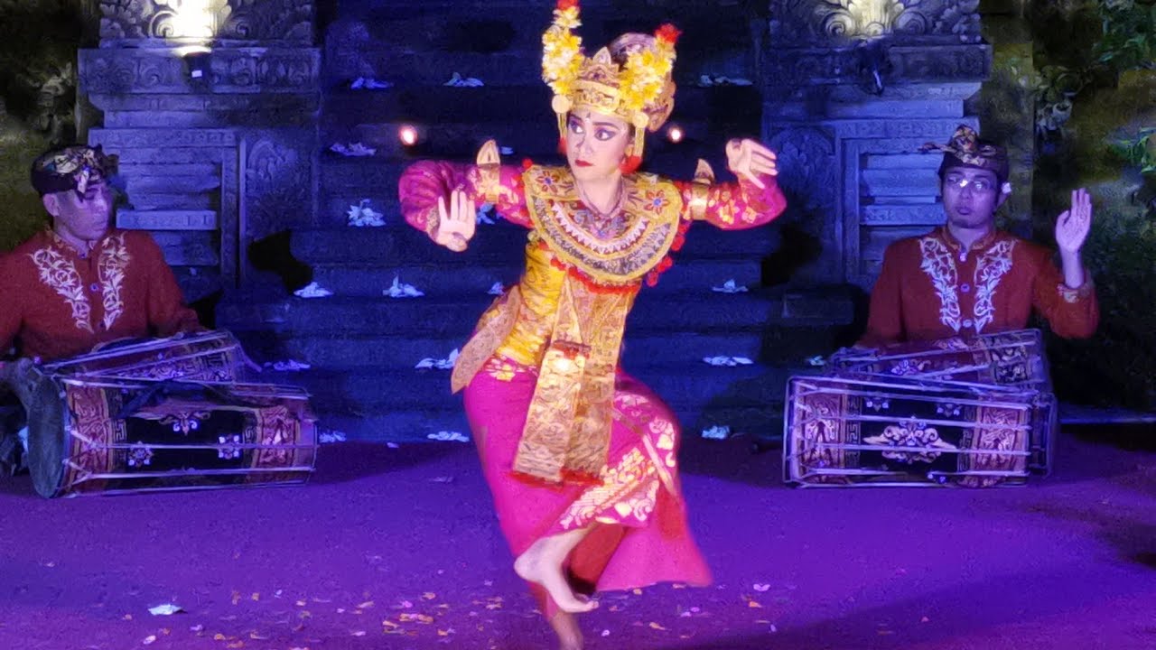 Legong Dance | Legong Kraton | Traditional Dance | Bali Indonesia | Ubud Palace